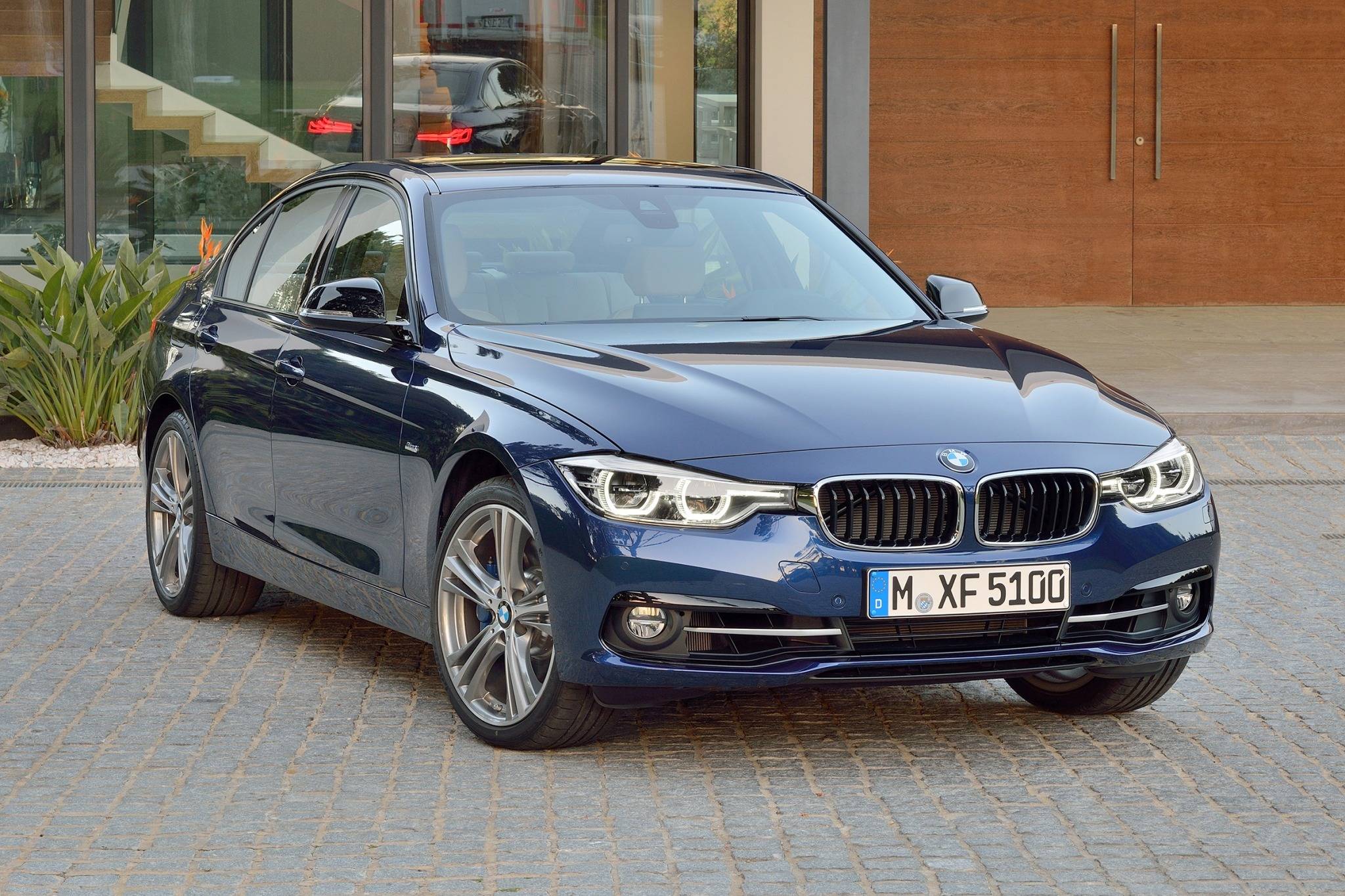 2017 BMW 3-Series VINs, Configurations, MSRP & Specs - AutoDetective